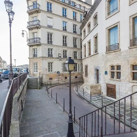Veeve - Quai Aux Fleurs Apartment